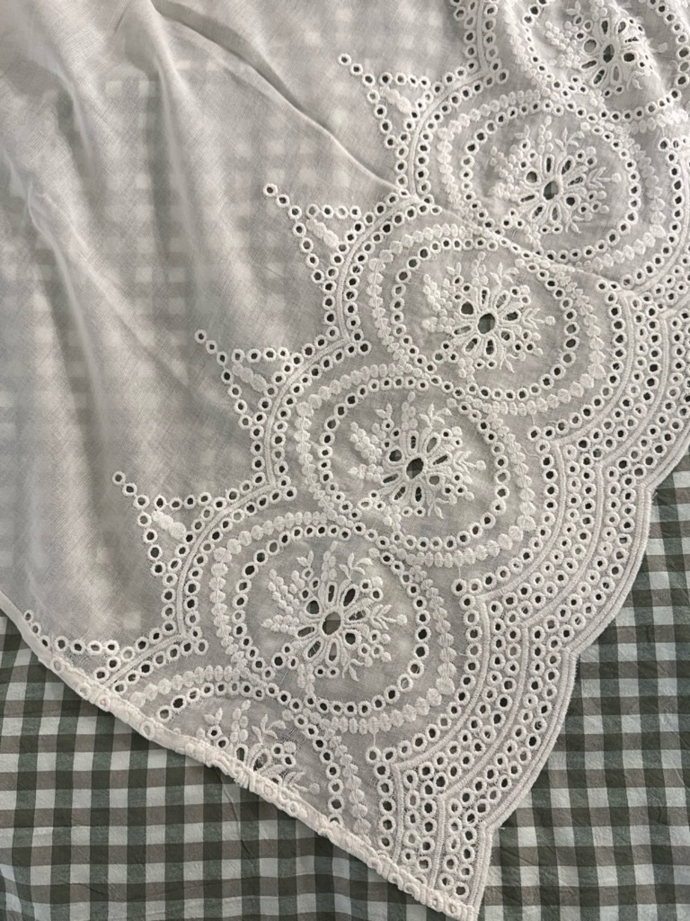 GAP White Eyelet Embroidered Scalloped Scarf